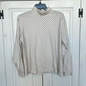 Polka dot cotton turtle neck.